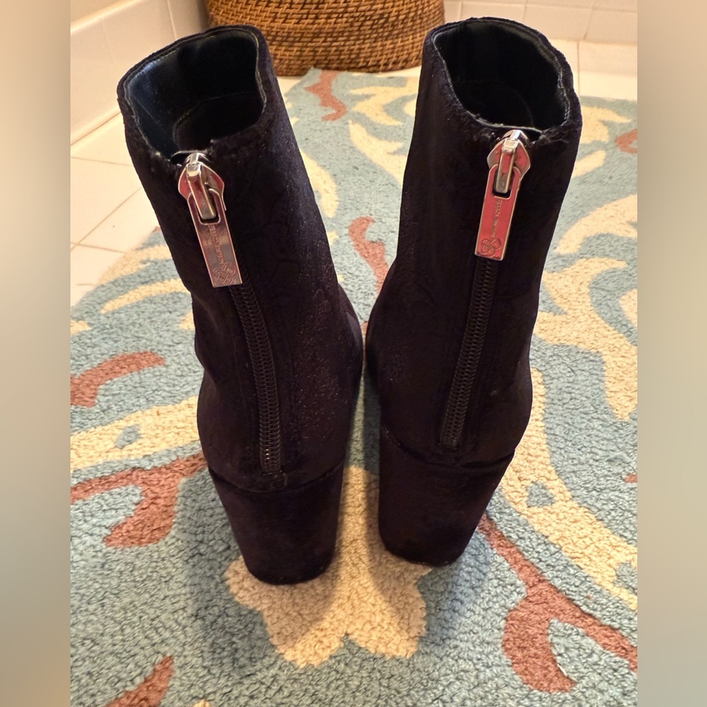 Suede booties with flower pattern - Picture 2 of 5